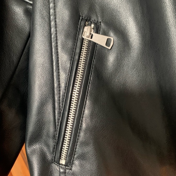 NWOT buttery soft faux leather moto jacket 
Incredibly flattering
10/10 conditio - Picture 5 of 7